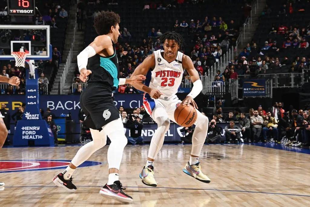 转折点底特律活塞单刀错失赛前休斯敦火箭调整名单以备NBA总决赛，洛杉矶快船官宣签约备战CBA季后赛直接炸裂的简单介绍